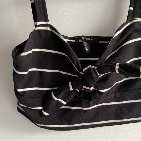 Black and white crop top - Picture 3 of 6